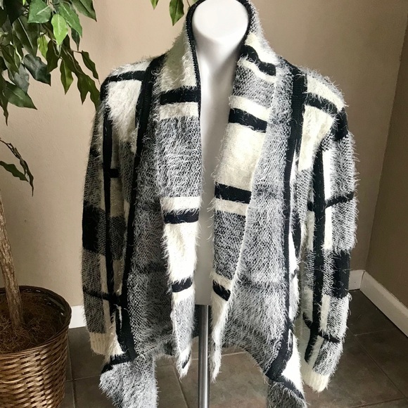 HPππFuzzy, Waterfall Cardigan Ivory and Black - Picture 3 of 8